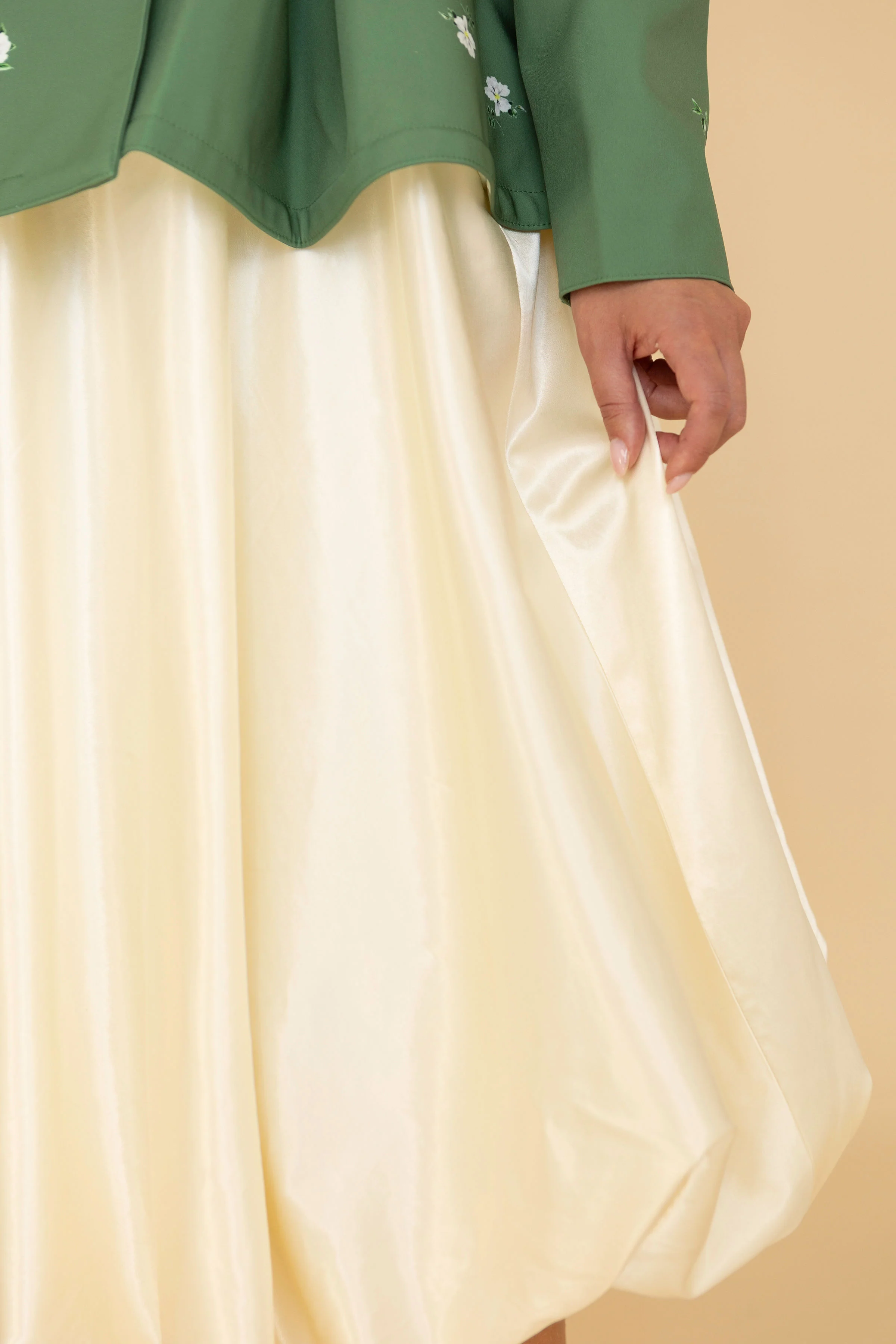 Off-White Balloon Knee-Length Skirt - Image 3